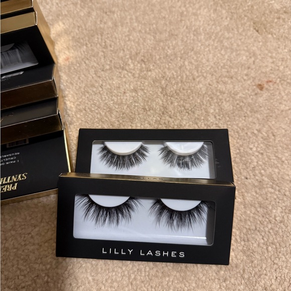 Lilly Lashes - Picture 2 of 5